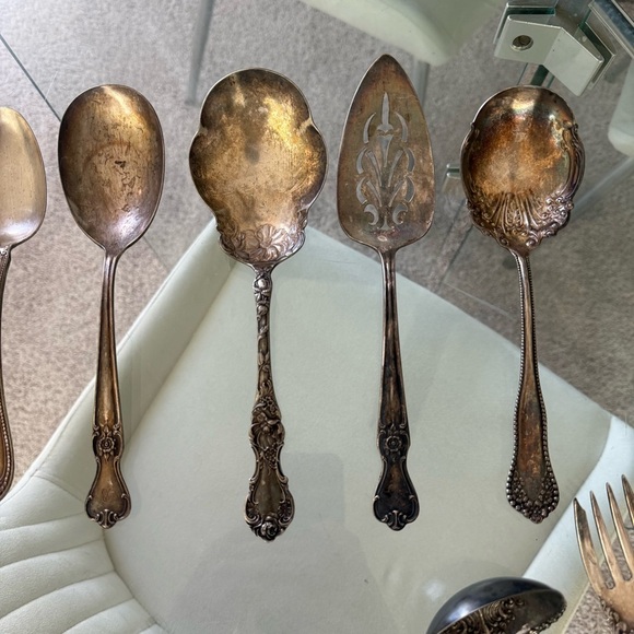 Vintage 1835 R. Wallace Silver Plate Set of Kitchen Utensils - Picture 2 of 4